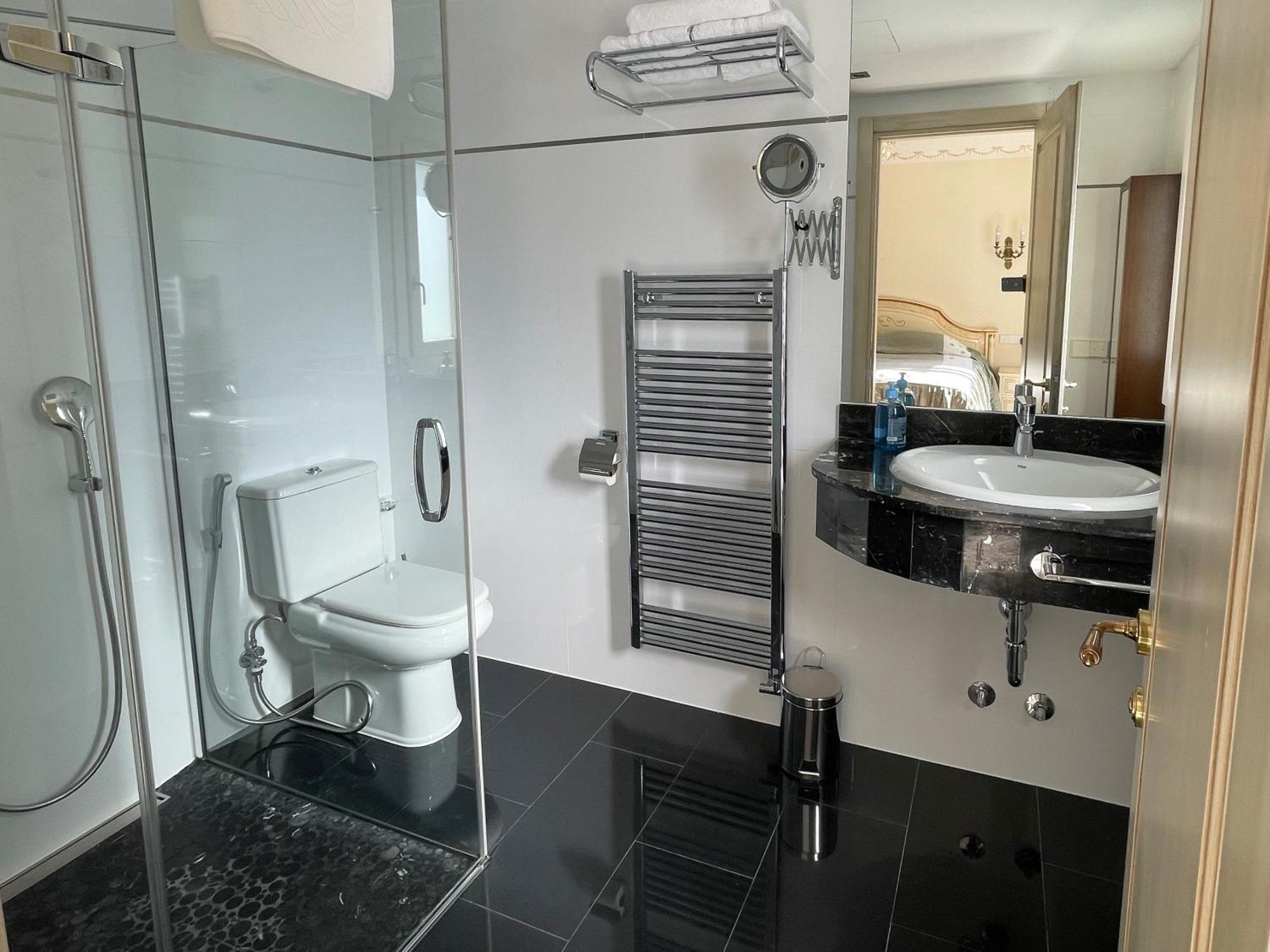 Exklusive In Paguera Fuer Bis Zu 8 Personen, Mit Meerblick Und Pool Villa *