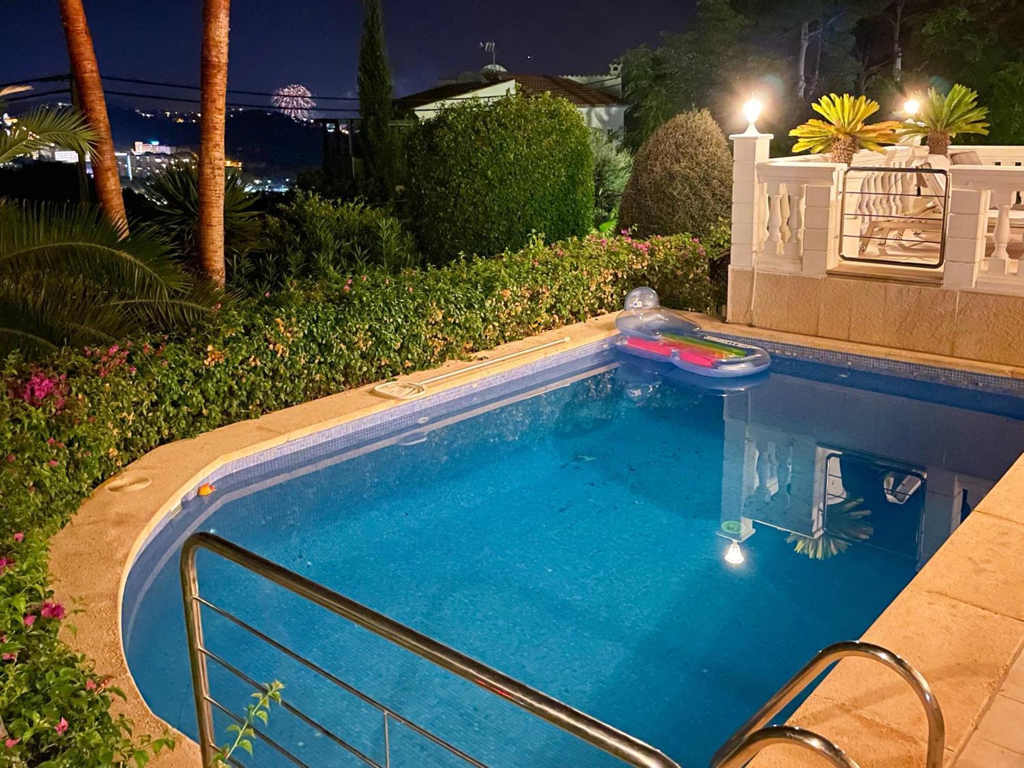 Villa Exklusive In Paguera Fuer Bis Zu 8 Personen, Mit Meerblick Und Pool