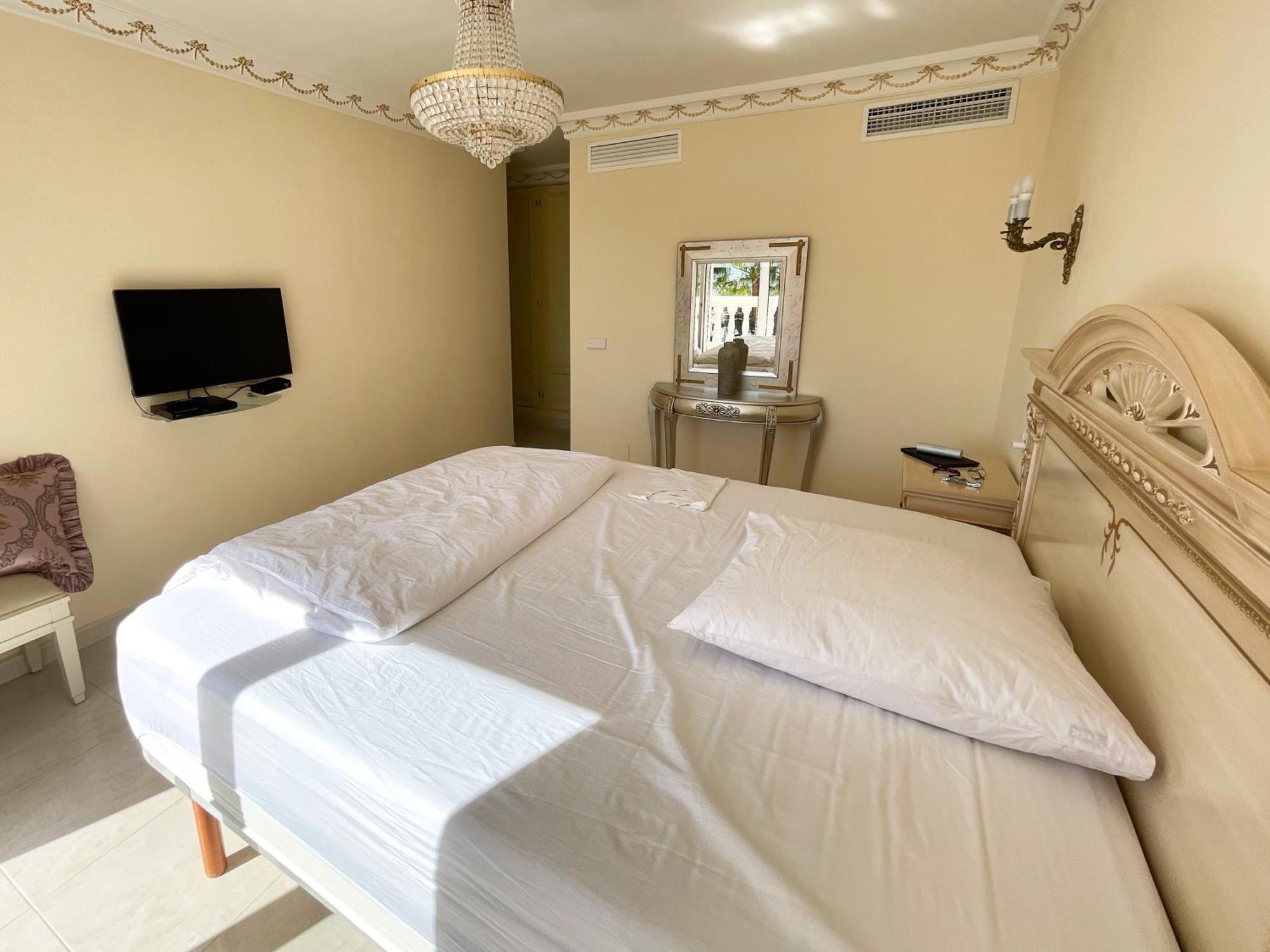 Exklusive In Paguera Fuer Bis Zu 8 Personen, Mit Meerblick Und Pool Peguera