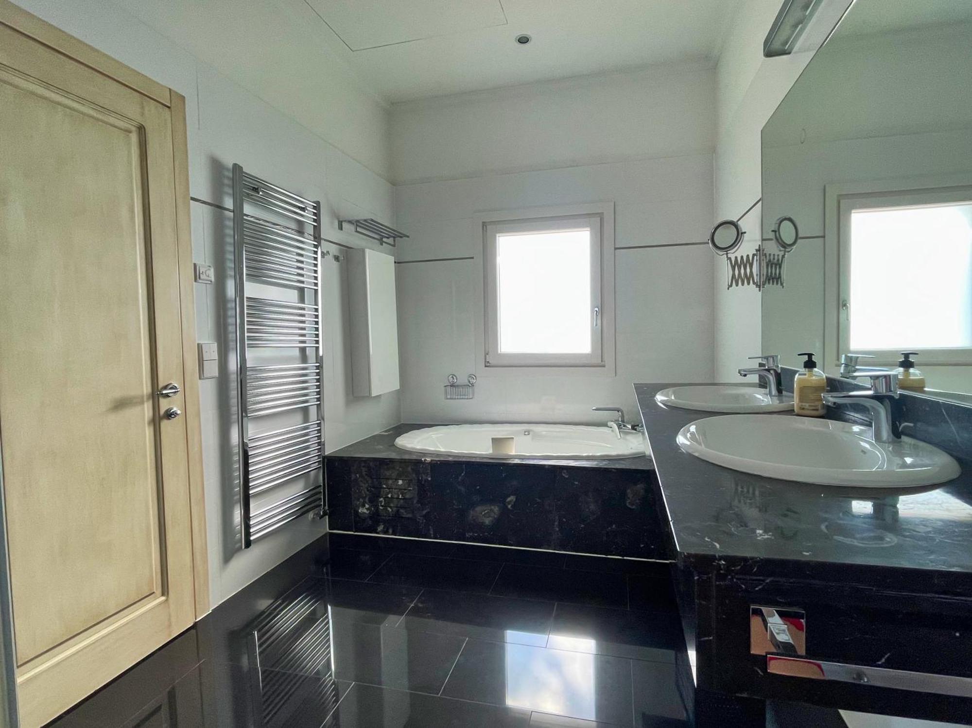 Exklusive In Paguera Fuer Bis Zu 8 Personen, Mit Meerblick Und Pool Villa *